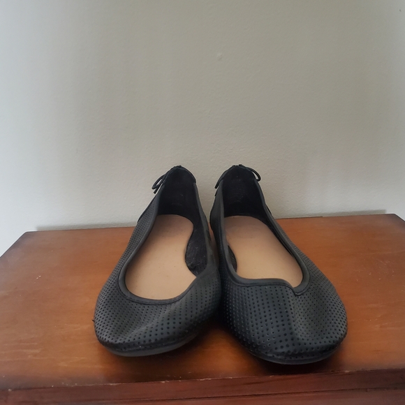 Black Women's Ballet Flats - Picture 2 of 6